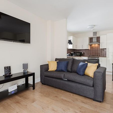 Oxheys House - 5 Bedrooms Contractors Parking Preston  Room photo